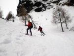 RAURIS - GOLDBERGGRUPPE na skialpech, Poctivá dávka výškových metrů odměněná luxusními sjezdy z vrcholků přesahujících o nemálo dva tisíce metrů. Zejména poježdění na svazích Hoher Sonnblicku a následná koupačka v termálech a regenerace v - fotografie 138