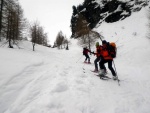 RAURIS - GOLDBERGGRUPPE na skialpech, Poctivá dávka výškových metrů odměněná luxusními sjezdy z vrcholků přesahujících o nemálo dva tisíce metrů. Zejména poježdění na svazích Hoher Sonnblicku a následná koupačka v termálech a regenerace v - fotografie 139