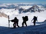 DACHSTEIN VRCHOL NA SKIALPECH 2012, Mooc dobr parta si to s Hanzem vala za skvlho poas a bjen nlady. Kdou kounkne na fotky pochop, e nen moc co dodat. - fotografie 48