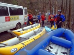 RAFTING NA JIZEE 2012, Konen pkn voda v podob 25m3, koda jen toho ochlazen. Vechno klaplo jak mlo a navc byl objven systm napojen zlomenho pdla pomoc zchranskho psu z vesty. - fotografie 5