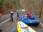 RAFTING NA JIZEE 2012, Konen pkn voda v podob 25m3, koda jen toho ochlazen. Vechno klaplo jak mlo a navc byl objven systm napojen zlomenho pdla pomoc zchranskho psu z vesty. - fotografie 7