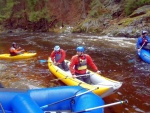 RAFTING NA JIZEE 2012, Konen pkn voda v podob 25m3, koda jen toho ochlazen. Vechno klaplo jak mlo a navc byl objven systm napojen zlomenho pdla pomoc zchranskho psu z vesty. - fotografie 17