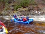 RAFTING NA JIZEE 2012, Konen pkn voda v podob 25m3, koda jen toho ochlazen. Vechno klaplo jak mlo a navc byl objven systm napojen zlomenho pdla pomoc zchranskho psu z vesty. - fotografie 18