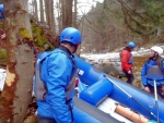 RAFTING NA JIZEE 2012, Konen pkn voda v podob 25m3, koda jen toho ochlazen. Vechno klaplo jak mlo a navc byl objven systm napojen zlomenho pdla pomoc zchranskho psu z vesty. - fotografie 19