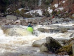 RAFTING NA JIZEE 2012, Konen pkn voda v podob 25m3, koda jen toho ochlazen. Vechno klaplo jak mlo a navc byl objven systm napojen zlomenho pdla pomoc zchranskho psu z vesty. - fotografie 21