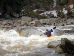 RAFTING NA JIZEE 2012, Konen pkn voda v podob 25m3, koda jen toho ochlazen. Vechno klaplo jak mlo a navc byl objven systm napojen zlomenho pdla pomoc zchranskho psu z vesty. - fotografie 22