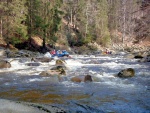 RAFTING NA JIZEE duben 2012, Pjemn voda, slunce i mraky, pohoda na lodch a raftech, usmvav mlad a krsn lid v posdkch. Dky Krakonoi - fotografie 1