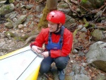 RAFTING NA JIZEE duben 2012, Pjemn voda, slunce i mraky, pohoda na lodch a raftech, usmvav mlad a krsn lid v posdkch. Dky Krakonoi - fotografie 5