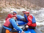 RAFTING NA JIZEE duben 2012, Pjemn voda, slunce i mraky, pohoda na lodch a raftech, usmvav mlad a krsn lid v posdkch. Dky Krakonoi - fotografie 10