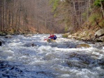 RAFTING NA JIZEE duben 2012, Pjemn voda, slunce i mraky, pohoda na lodch a raftech, usmvav mlad a krsn lid v posdkch. Dky Krakonoi - fotografie 11