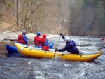 RAFTING NA JIZEE duben 2012, Pjemn voda, slunce i mraky, pohoda na lodch a raftech, usmvav mlad a krsn lid v posdkch. Dky Krakonoi - fotografie 13