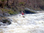 RAFTING NA JIZEE duben 2012, Pjemn voda, slunce i mraky, pohoda na lodch a raftech, usmvav mlad a krsn lid v posdkch. Dky Krakonoi - fotografie 17