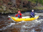 RAFTING NA JIZEE duben 2012, Pjemn voda, slunce i mraky, pohoda na lodch a raftech, usmvav mlad a krsn lid v posdkch. Dky Krakonoi - fotografie 22