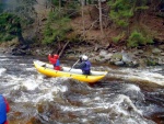 RAFTING NA JIZEE duben 2012, Pjemn voda, slunce i mraky, pohoda na lodch a raftech, usmvav mlad a krsn lid v posdkch. Dky Krakonoi - fotografie 23