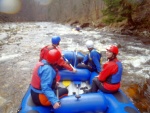 RAFTING NA JIZEE duben 2012, Pjemn voda, slunce i mraky, pohoda na lodch a raftech, usmvav mlad a krsn lid v posdkch. Dky Krakonoi - fotografie 24