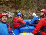 RAFTING NA JIZEE duben 2012, Pjemn voda, slunce i mraky, pohoda na lodch a raftech, usmvav mlad a krsn lid v posdkch. Dky Krakonoi - fotografie 27