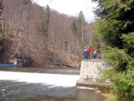 RAFTING NA JIZEE duben 2012, Pjemn voda, slunce i mraky, pohoda na lodch a raftech, usmvav mlad a krsn lid v posdkch. Dky Krakonoi - fotografie 30