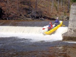 RAFTING NA JIZEE duben 2012, Pjemn voda, slunce i mraky, pohoda na lodch a raftech, usmvav mlad a krsn lid v posdkch. Dky Krakonoi - fotografie 34