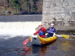 RAFTING NA JIZEE duben 2012, Pjemn voda, slunce i mraky, pohoda na lodch a raftech, usmvav mlad a krsn lid v posdkch. Dky Krakonoi - fotografie 36