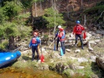 RAFTING NA JIZEE duben 2012, Pjemn voda, slunce i mraky, pohoda na lodch a raftech, usmvav mlad a krsn lid v posdkch. Dky Krakonoi - fotografie 37