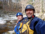 RAFTING NA JIZEE duben 2012, Pjemn voda, slunce i mraky, pohoda na lodch a raftech, usmvav mlad a krsn lid v posdkch. Dky Krakonoi - fotografie 40