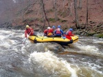 RAFTING NA JIZEE duben 2012, Pjemn voda, slunce i mraky, pohoda na lodch a raftech, usmvav mlad a krsn lid v posdkch. Dky Krakonoi - fotografie 50