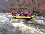 RAFTING NA JIZEE duben 2012, Pjemn voda, slunce i mraky, pohoda na lodch a raftech, usmvav mlad a krsn lid v posdkch. Dky Krakonoi - fotografie 51