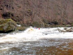 RAFTING NA JIZEE duben 2012, Pjemn voda, slunce i mraky, pohoda na lodch a raftech, usmvav mlad a krsn lid v posdkch. Dky Krakonoi - fotografie 53