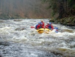 RAFTING NA JIZEE duben 2012, Pjemn voda, slunce i mraky, pohoda na lodch a raftech, usmvav mlad a krsn lid v posdkch. Dky Krakonoi - fotografie 55