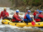 RAFTING NA JIZEE duben 2012, Pjemn voda, slunce i mraky, pohoda na lodch a raftech, usmvav mlad a krsn lid v posdkch. Dky Krakonoi - fotografie 56