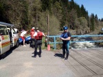 Rafting na Labi pod pindlem, Opravdu vyjmen den. Pehrada Labsk poutla vodu a k tomu pardn poas. Kdy se nm naskytne znovu takov pleitost...? - fotografie 18