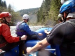 Rafting na Labi pod pindlem, Opravdu vyjmen den. Pehrada Labsk poutla vodu a k tomu pardn poas. Kdy se nm naskytne znovu takov pleitost...? - fotografie 23