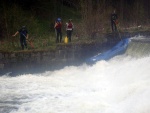 Rafting na Labi pod pindlem, Opravdu vyjmen den. Pehrada Labsk poutla vodu a k tomu pardn poas. Kdy se nm naskytne znovu takov pleitost...? - fotografie 39