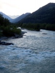 Rafting v Korutanech, Zjezd na eky, kam se mlo kdy podvte. A voda nakonec vyla. S nocovnm v Tee-Pee to nemlo chybu. - fotografie 98