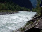 Rafting v Korutanech, Zjezd na eky, kam se mlo kdy podvte. A voda nakonec vyla. S nocovnm v Tee-Pee to nemlo chybu. - fotografie 105