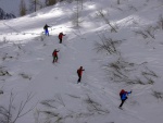 SKIAREN RIEDINGTAL LEDEN 2013, Tradin skupina veden Aleem se letos opt rozrostla, ale i tak jsme si to bjen uili, vichni. Rozdlili jsme se na 2 party: prvn parta honcch ps s Mrou a druh blondny s Hanzem. Prost b - fotografie 59