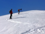 SKIAREN RIEDINGTAL LEDEN 2013, Tradin skupina veden Aleem se letos opt rozrostla, ale i tak jsme si to bjen uili, vichni. Rozdlili jsme se na 2 party: prvn parta honcch ps s Mrou a druh blondny s Hanzem. Prost b - fotografie 74