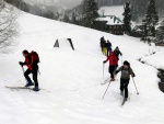 ZKLADN KURZ SKIALPINISMU 15.-17.2.2013, Pardn, v tm ist chlapsk zletost. Brilantn snhov podmnky a pohoda v tmu a dostivost se nco dozvdt. Vichni se nauili skvle nakopnout Harleye a nejen to... - fotografie 6