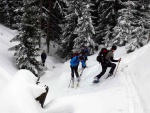 ZKLADN KURZ SKIALPINISMU 15.-17.2.2013, Pardn, v tm ist chlapsk zletost. Brilantn snhov podmnky a pohoda v tmu a dostivost se nco dozvdt. Vichni se nauili skvle nakopnout Harleye a nejen to... - fotografie 14