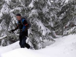 ZKLADN KURZ SKIALPINISMU 15.-17.2.2013, Pardn, v tm ist chlapsk zletost. Brilantn snhov podmnky a pohoda v tmu a dostivost se nco dozvdt. Vichni se nauili skvle nakopnout Harleye a nejen to... - fotografie 23