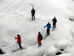 ZKLADN KURZ SKIALPINISMU 15.-17.2.2013, Pardn, v tm ist chlapsk zletost. Brilantn snhov podmnky a pohoda v tmu a dostivost se nco dozvdt. Vichni se nauili skvle nakopnout Harleye a nejen to... - fotografie 40