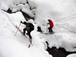 ZKLADN KURZ SKIALPINISMU 15.-17.2.2013, Pardn, v tm ist chlapsk zletost. Brilantn snhov podmnky a pohoda v tmu a dostivost se nco dozvdt. Vichni se nauili skvle nakopnout Harleye a nejen to... - fotografie 41