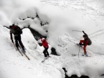 ZKLADN KURZ SKIALPINISMU 15.-17.2.2013, Pardn, v tm ist chlapsk zletost. Brilantn snhov podmnky a pohoda v tmu a dostivost se nco dozvdt. Vichni se nauili skvle nakopnout Harleye a nejen to... - fotografie 42