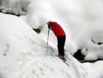 ZKLADN KURZ SKIALPINISMU 15.-17.2.2013, Pardn, v tm ist chlapsk zletost. Brilantn snhov podmnky a pohoda v tmu a dostivost se nco dozvdt. Vichni se nauili skvle nakopnout Harleye a nejen to... - fotografie 43