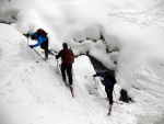 ZKLADN KURZ SKIALPINISMU 15.-17.2.2013, Pardn, v tm ist chlapsk zletost. Brilantn snhov podmnky a pohoda v tmu a dostivost se nco dozvdt. Vichni se nauili skvle nakopnout Harleye a nejen to... - fotografie 46