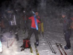 ZKLADN KURZ SKIALPINISMU 15.-17.2.2013, Pardn, v tm ist chlapsk zletost. Brilantn snhov podmnky a pohoda v tmu a dostivost se nco dozvdt. Vichni se nauili skvle nakopnout Harleye a nejen to... - fotografie 50