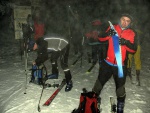 ZKLADN KURZ SKIALPINISMU 15.-17.2.2013, Pardn, v tm ist chlapsk zletost. Brilantn snhov podmnky a pohoda v tmu a dostivost se nco dozvdt. Vichni se nauili skvle nakopnout Harleye a nejen to... - fotografie 51