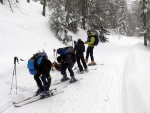 SKIALPINISTICK VKEND V KRKONOCH tentokrt ze PINDLU, Tak to byla opravdov zima! mrt novho snhu, vysok lavinovka 3-4, ale nladika v tmu bezvadn. Vyuili jsme pohostinnosti Martinovky a dali si KRNAPEM povolen trasy v dol Blho Labe a na Labs - fotografie 21