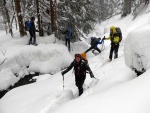 SKIALPINISTICK VKEND V KRKONOCH tentokrt ze PINDLU, Tak to byla opravdov zima! mrt novho snhu, vysok lavinovka 3-4, ale nladika v tmu bezvadn. Vyuili jsme pohostinnosti Martinovky a dali si KRNAPEM povolen trasy v dol Blho Labe a na Labs - fotografie 39