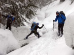 SKIALPINISTICK VKEND V KRKONOCH tentokrt ze PINDLU, Tak to byla opravdov zima! mrt novho snhu, vysok lavinovka 3-4, ale nladika v tmu bezvadn. Vyuili jsme pohostinnosti Martinovky a dali si KRNAPEM povolen trasy v dol Blho Labe a na Labs - fotografie 41